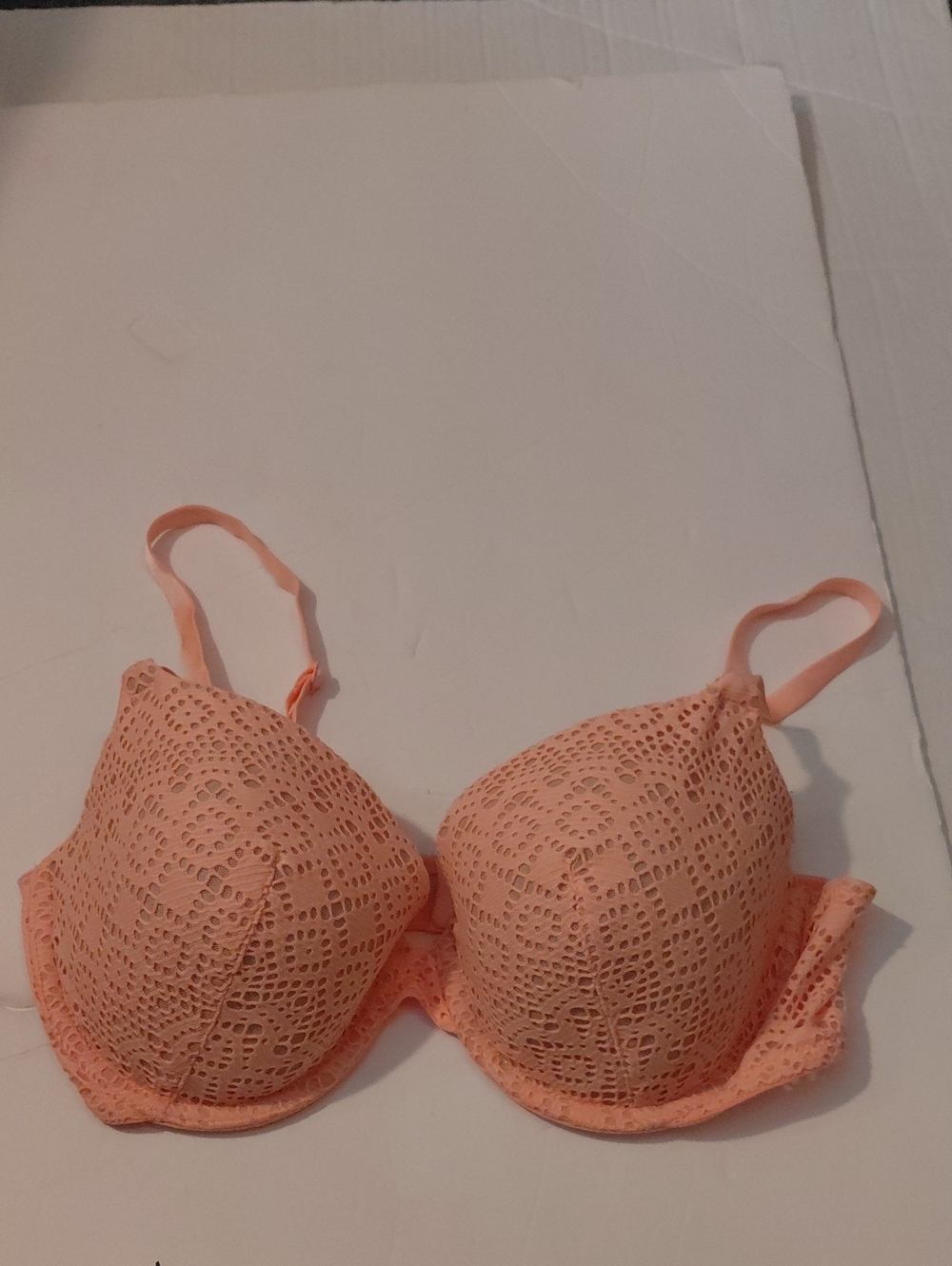 Victoria Secret Size 36D Lace Overlay Push-Up Bra - Peach Ligjt Lining Clean